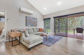 Luxury Waterfront Retreat on Murray River - Image 5
