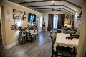 StockYards! Less than 4 minutes-Sleeps 8-Lee House - Image 4