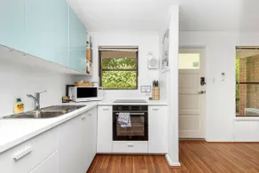 22 Heavenly Highgate 2 Bedrm & Parking-Walk to HBF - Image 3
