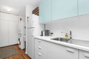 22 Heavenly Highgate 2 Bedrm & Parking-Walk to HBF - Image 4