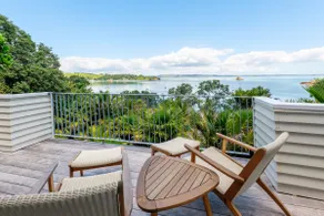 Koi Waiheke with private beach access and mooring - Image 5