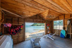 Koi Waiheke with private beach access and mooring - Image 3