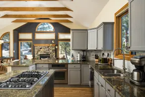 Wonder Lodge: Mountain Views, Hot Tub & Fire Pit - Image 4