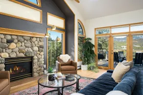 Wonder Lodge: Mountain Views, Hot Tub & Fire Pit - Image 2
