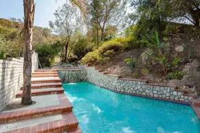 Modern private studio apt. nestled in hills of wes - Image 2