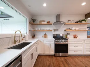 Crossing House · Boutique, Chef Kitchen, Downtown - Image 2