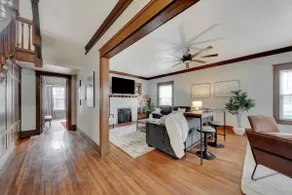 HUGE Luxury 12-Bed Retreat Close to UNL - Image 4