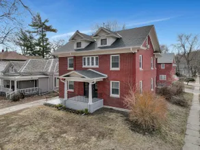 HUGE Luxury 12-Bed Retreat Close to UNL - Image 5