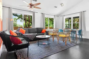 E. Austin Family Hangout! Pool & BBQ -Fully fenced - Image 3