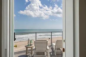 Melbourne Beachfront Oasis - Aurora Suite - Image 4