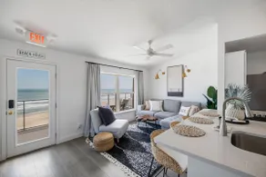 Melbourne Beachfront Oasis - Aurora Suite - Image 5