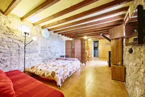 Casas Rurales La Fàbrica - repousa em uma cerâmica antiga. - Image 2