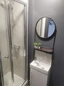 Standard-Cozy-En-suite Bathroom-Studio-View - Image 3