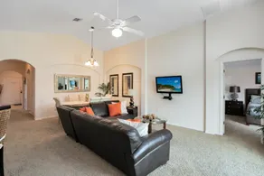 Beautiful 4 Bedroom 3 Bathroom pool & spa Villa villa - Image 4