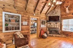 Stunning Ellijay Cabin w/ Community Amenities - Image 4