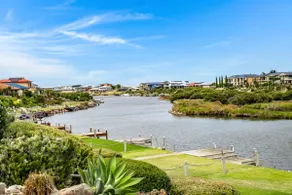 Beautiful Island Blanche Pde Hindmarsh Island - BYO Linen - WiFi - Image 2