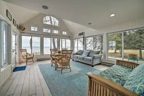 Spacious, Peaceful Lake House w/ Sandy Beach - Image 4