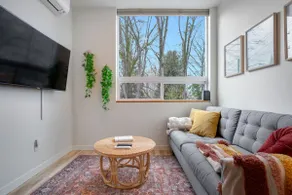 Chic 2BR Townhome Near Downtown Seattle & Alki - Image 2