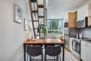 Chic 2BR Townhome Near Downtown Seattle & Alki - Image 5