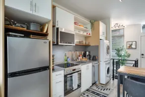 Chic 2BR Townhome Near Downtown Seattle & Alki - Image 3