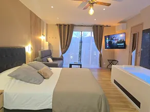 APPT: Jacuzzi, terrace, closed parking - Image 3