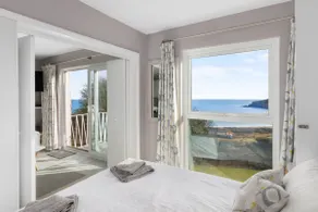 Freshwater Bay - Sea View Apartment - Image 3