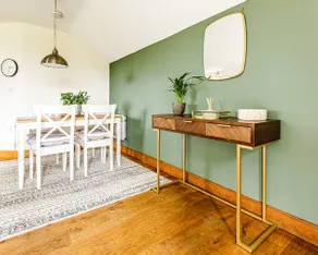 Coach house apartment with balcony - Image 4
