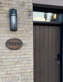 Electric Thor! 1 Bedroom, Lakeview + Free Parking - Image 2