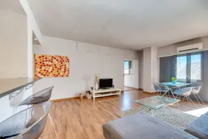 Chic Designer Apartment with Sea Views, Wi-Fi and Air Conditioning - Image 3