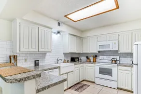 4 Mi to AT&T Stadium: Fort Worth Townhome! - Image 3