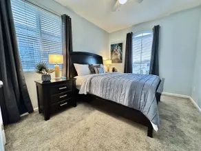 King Bed · Garage · 10 Min to Airport & Downtown - Image 3