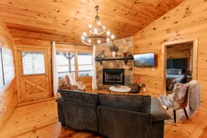 Mountain Escape: HotTub, Views & 2 Kings - Image 5