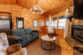Mountain Escape: HotTub, Views & 2 Kings - Image 4