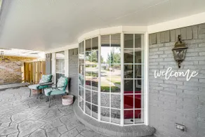 Yard + Patio: Dallas Area Home By Parks & Dining - Image 4