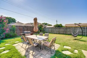 Yard + Patio: Dallas Area Home By Parks & Dining - Image 3