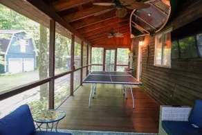 Top of the Hill Retreat w/ Lake Access - Image 4