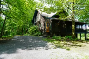 Top of the Hill Retreat w/ Lake Access - Image 2