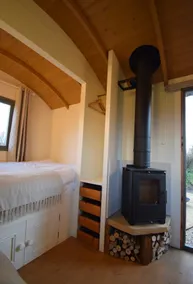 Bay Tree Shepherd's Hut with hot tub - Image 5