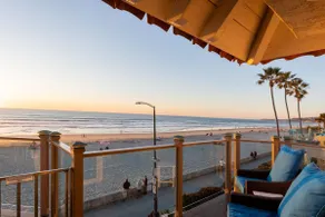 Oceanfront, two-level condo with stunning view, decks, fast WiFi & fireplace - Image 3