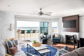 Oceanfront, two-level condo with stunning view, decks, fast WiFi & fireplace - Image 5