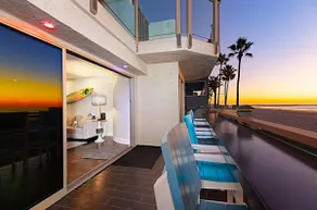 Oceanfront, two-level condo with stunning view, decks, fast WiFi & fireplace - Image 4