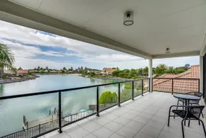 Lakehouse28 Waterfront Resort Living Encounter Bay - BYO Linen - Image 2