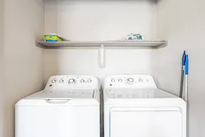 Serene 2BR king suite fast WiFi 8 min to Downtown - Image 5
