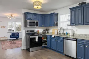 *NEW* Trendy Downtown Home - 3BR, Pets Welcome! - Image 3