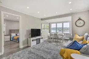 Cozy Lakefront for 5 Kayaks, Sunrise, Private Dock - Image 2