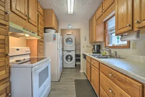 Cozy Oak Island House < 1 Mi to Beaches! - Image 3
