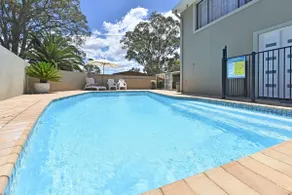 Baywatch Waterfront Lake Retreat with Private Jetty at Silverwater Lake Macqaurie - Image 4