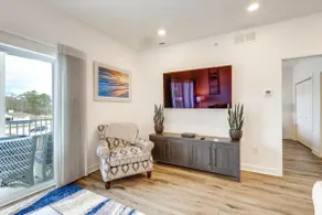 Bright Lewes Condo w/ Balcony, 7 Mi to Beach! - Image 5
