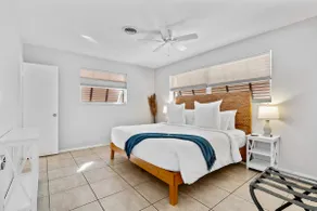 Waterfront Haven: Yacht Views in Citrus Isles - Image 3