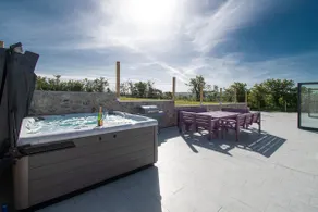 Ty Rhos Newydd: 5‑Bed Retreat Sleeping 10 in Llanerch-y-Medd | Managed by Anglesey Holiday Lettings - Image 3